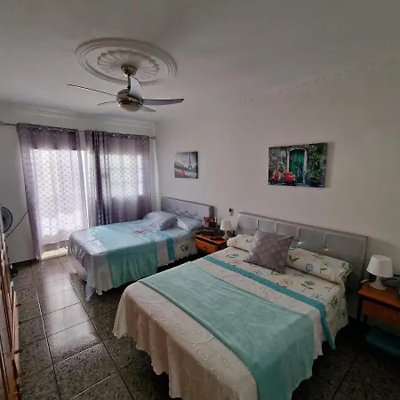 & - Airport Apartment El Burrero